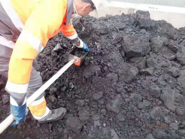 从石油焦渗滤液中去除重金属